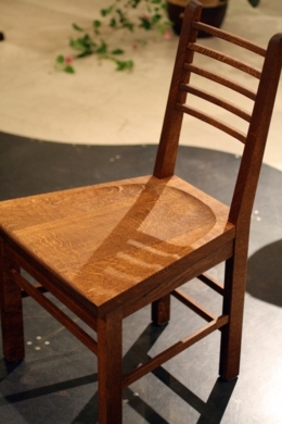 松本寛治の創作家具です。