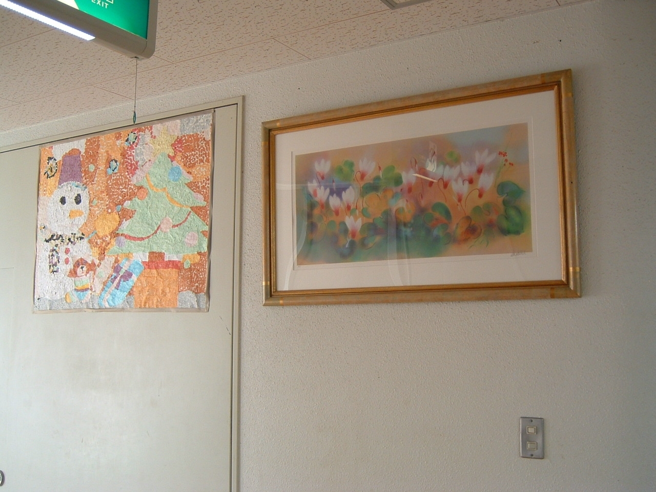 絵を学園に飾る