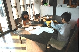 柴原勝治の創作家具です。