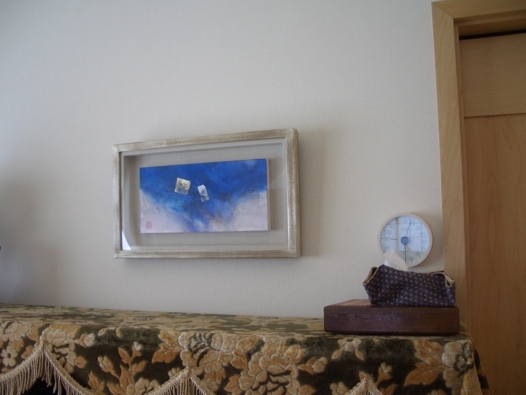 愛媛県松山市のお宅に掛けた岩波昭彦先生の抽象画です。